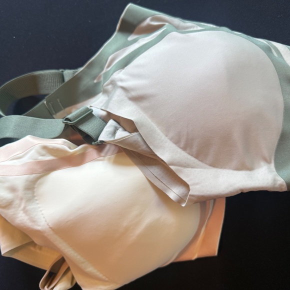 Two 36 or 38 D bras - Picture 5 of 5